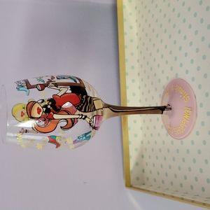 Queen of shoes wine glass